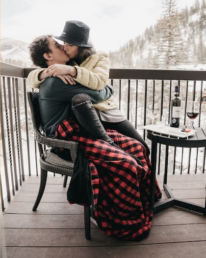 Aunque se conocen desde hace doce años, recién cuando se reencontraron de grandes empezaron su historia de amor. “Fue un proceso muy largo… Nos tomamos un tiempo hasta que nos pusimos de novios y apostamos a todo”, cuenta Juana.