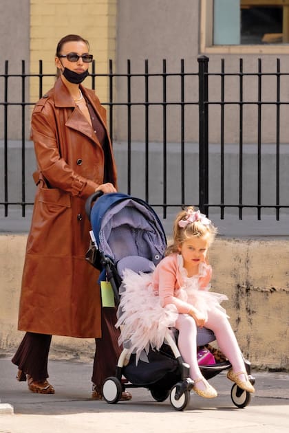 Junto a su mamá, Irina Shayk