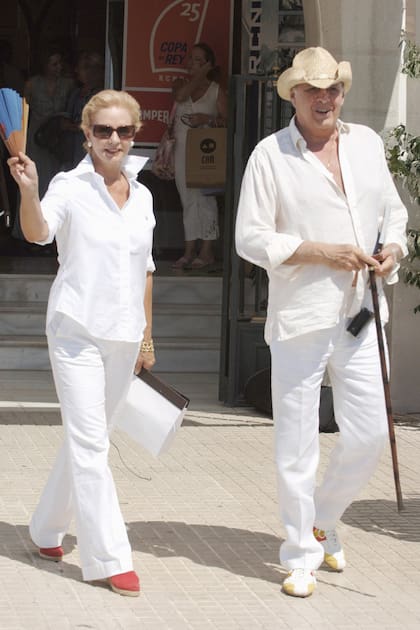 Junto a su mujer, Carolina, llega al Club Náutico de Mallorca, España, en el verano de 2006.