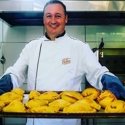 Junto a su mujer, Martín abrió un café y una fábrica de empanadas, que funciona con mucho éxito y distribuye en supermercados, panaderías y varios puntos gastronómicos de Bahía.