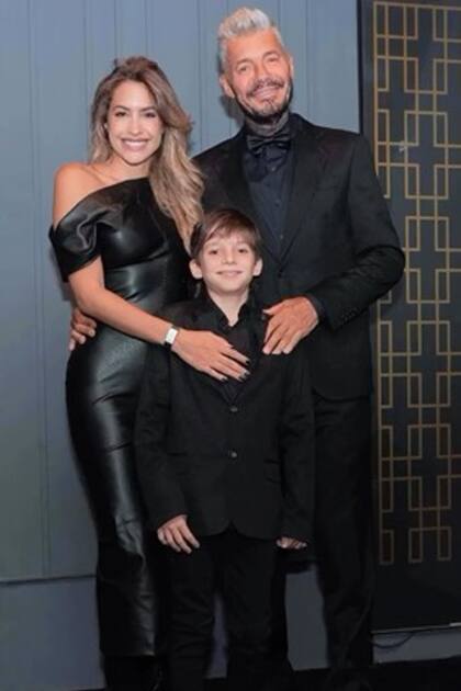 Junto a su novia Millet y su hijo Lorenzo.