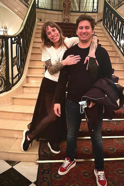 Junto a su novio, Manuel Díaz, al que conoció en pandemia en Buenos Aires.