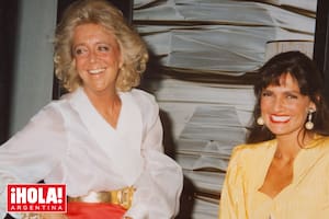 Junto a su nuera durante una divertida noche en Milán