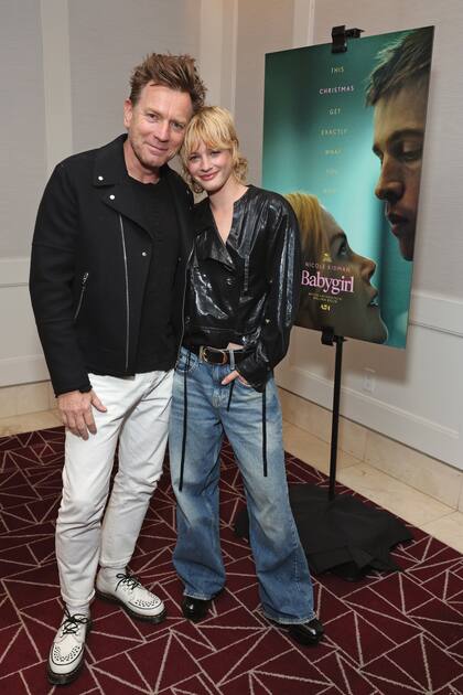 Junto a su padre, Ewan, en ese mismo evento en el DGA Theater Complex de Los Ángeles, la semana pasada. El actor escocés comparte con su herederea la pasión por el cine, la música y, también la moda.