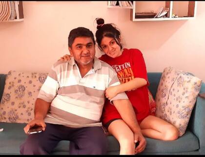 Junto a su papá que estuvo desde el primero momento, incondicionalmente, a su lado.