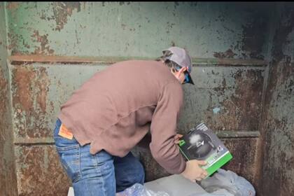 Junto a su pareja buscan generar conciencia sobre la reutilización (Foto: Facebook Trash Mosnters)