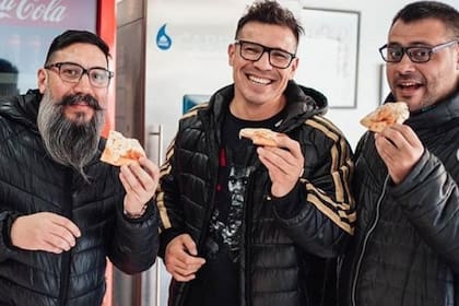 Junto a su primo Chuly Paniagua y al humorista Nicolás Biffi hace funciones de Stand Up