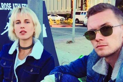 Junto a su prometida, la escritora y actriz, Tessa Von Walderfoff. Él es el segundo de la familia que pasará por el altar, ya que su hermana Nicky lo hizo en 2015 con James Rothschild.