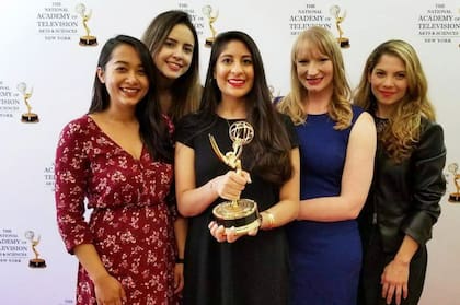 Junto a sus compañeras de maestría, con quienes ganaros un Grammy Regional de Nueva York por su trabajo final grupal.
