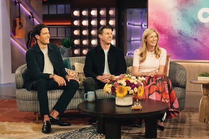 Junto a sus hermanos
mayores Matthew y Alexandra durante su
participación en The Kelly Clarkson Show
para hablar del documental sobre su padre,
"Superman: La historia de Christopher Reeve"