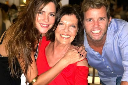 Junto a sus hijos, Cecilia y Juan