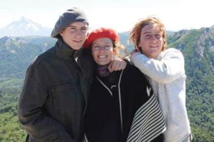 Junto a sus hijos gemelos Cruz y Justo