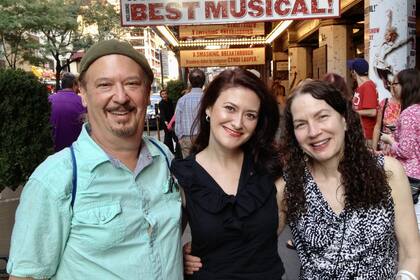 Junto a sus padres, en Nueva York.