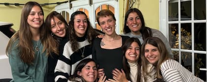 Junto a sus queridas amigas.