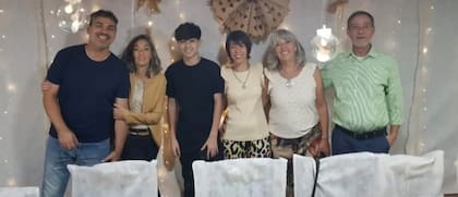 Junto a toda su familia.