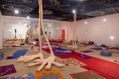 Junto a una docena de colaboradores, Eceiza logró transformar el llamado "cubo blanco"