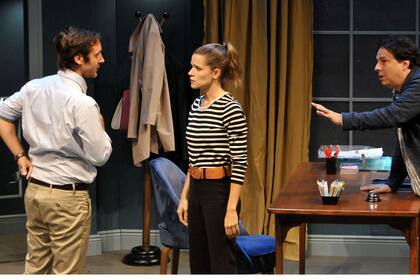 Junto a Violeta Urtizberea y Fernán Mirás hace Terapia amorosa