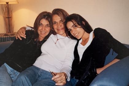 Junto a Viviana y Roxana, las hijas que tuvo con su primer marido Jol Gutiérrez