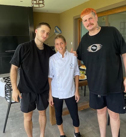 Junto a Wos (izquierda), en lo que fue su primera experiencia como chef privada