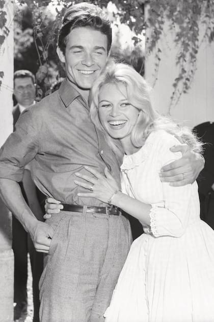 Junto al actor Jacques Charrier, su segundo marido, con quien se casó en secreto en febrero de 1959. Fue el padre de su único hijo