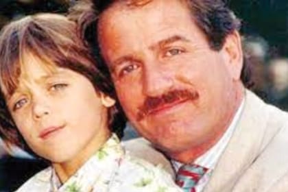 Junto al pequeño Pedro Aragona en la popular comedia "Regalo del cielo".