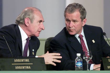 Junto al presidente de EE.UU. George Bush, en la Cumbre de las Américas, en Quebec, Canad´pa el 22 de abril del 2001