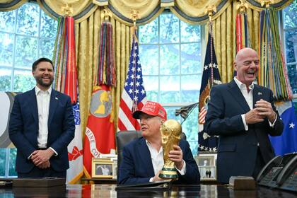 Junto al presidente de Estados Unidos y la FIFA, se encontraba también el vicepresidente de Donald Trump, James David Vance (izquierda).