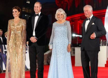 Junto con el príncipe Carlos y la duquesa de Cornualles