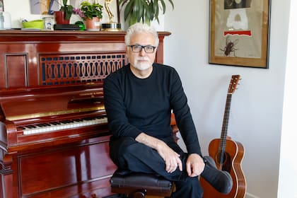 Junto con la lectura, la música es una de sus compañías