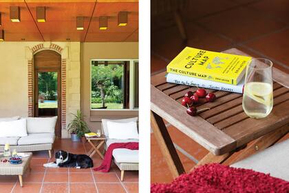 La galería tiene un sector living, con mesa baja, perfecta para meriendas y desayunos al fresco.