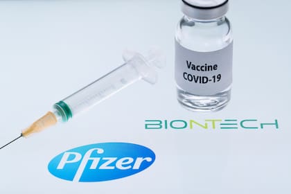 Gates se mostró optimista frente a los recientes resultados de las vacunas de Moderna, Pfizer y BioNTech, que lograron demostrar una alta efectividad en los estudios de fase III