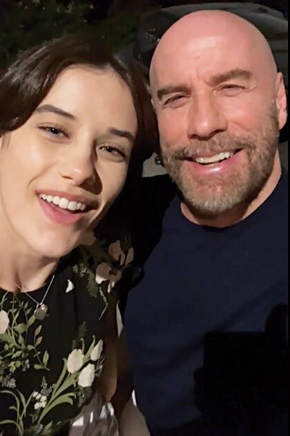 Juntos en el video en que cantan a dúo “Dizzy”, la canción que compuso Ella.