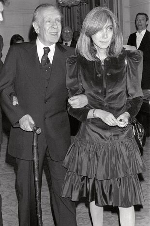 Juntos en París, en el Palacio del Elíseo, cuando el escritor fue condecorado con la Legión de Honor de Francia, en 1983.