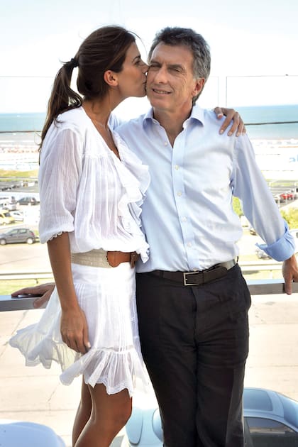Juntos en plan campaña presidencial, en 2015, posan muy cariñosos después del programa de Mirtha Legrand en Mar del Plata