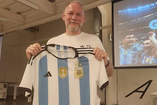 El diseñador alemán que trabajó en un correo y hoy crea las camisetas de los campeones del mundo