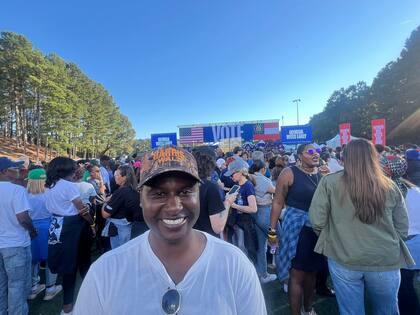 Justin Burns, en el mitin de Kamala Harris y Barack Obama en Clarkston, Georgia