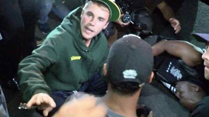 Justin estuvo junto al fotógrafo luego del golpe