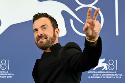 Justin Theroux, quien en el film le da vida a Rory, encantador con el público durante la apertura del Festival de Venecia