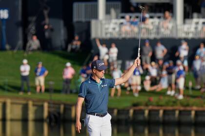 Justin Thomas fue el jugador de la jornada: hizo un score de -10, con 11 birdies, y se prendió en la lucha por el título