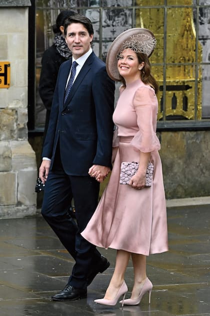 Justin Trudeau, primer ministro canadiense, con su mujer, Sophie Grégoire. Su clutch con flores fue uno de los más comentados.