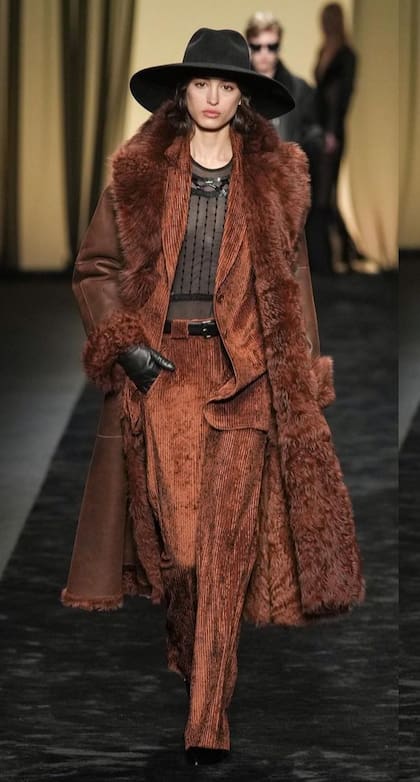 Justina Ageitos en Alberta Ferretti FW 2023