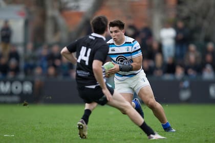 Justo Piccardo con la camiseta del SIC en un clásico ante el CASI en el Top 12 de 2023