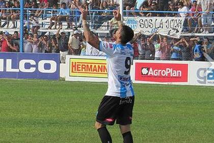 Juventud Unida le ganó a Ferro y es líder