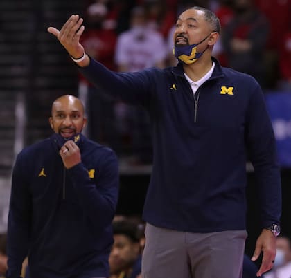 Juwan Howard, entrenador de Michigan Wolverines y ex campeón de la NBA con Miami Heat, perdió el control tras el partido