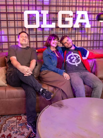 Kablan junto a la Negra Vernaci y Marcos Aramburu