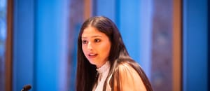 Una joven argentina fue premiada por la paz en La Haya y recibió una ovación por su emotivo discurso