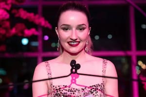 Kaitlyn Dever interpreta a Belle Gibson en la nueva serie de Netflix Apple Cider Vinegar