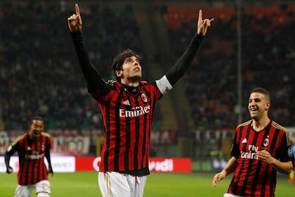 Kaká festeja uno de sus goles ante Chievo