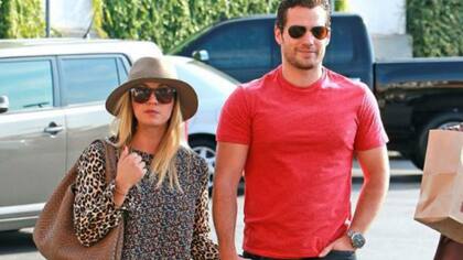 Kaley Cuoco, Henry Cavill y solo dos semanas de romance