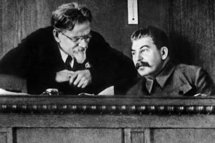 Kalinin y Stalin en una fotografía de los años 1930